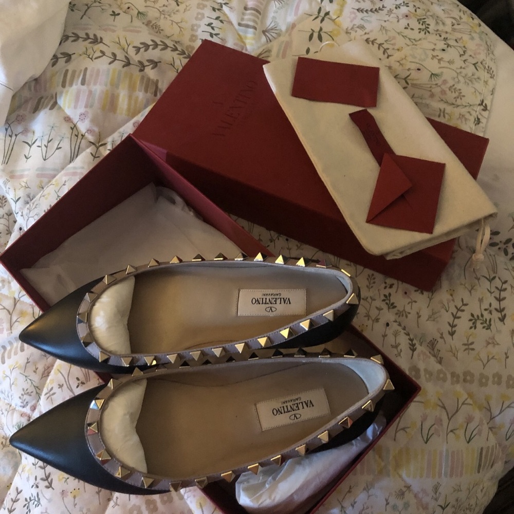 Brand new Valentino rockstud flats